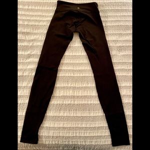 Women’s size 4 Lululemon Wunder Under Leggings